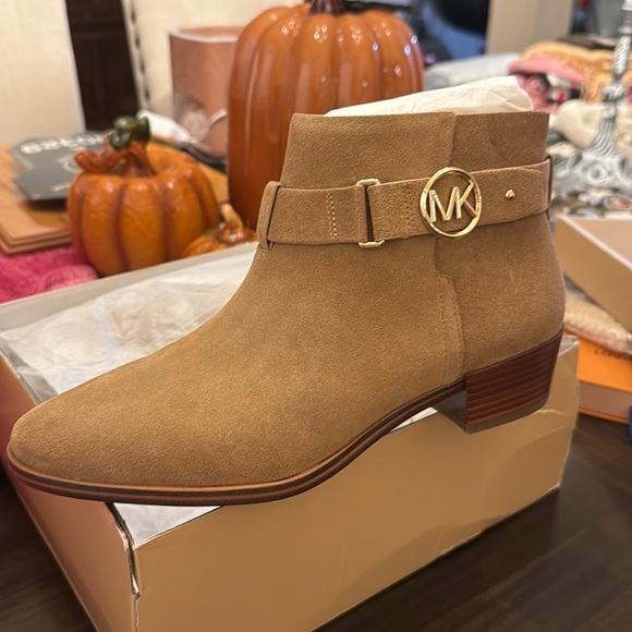 🔥Labor Day Sale🔥 Michael Kors Harland Booties - Picture 1 of 8